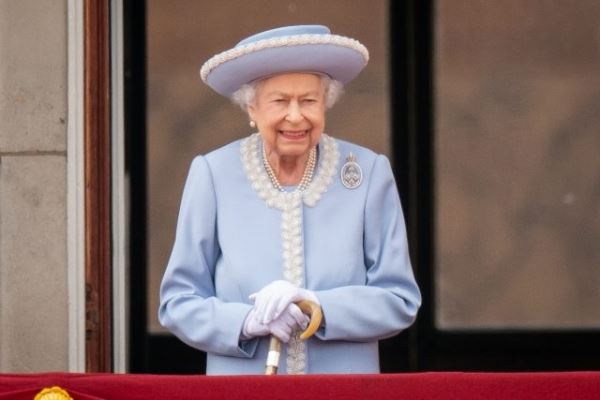 Королеве Елизавете II стало плохо на торжественном параде: Ее Величество пропустит следующее мероприятие