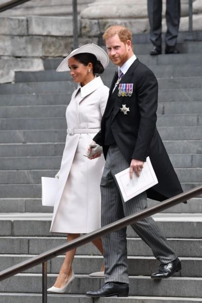 Меган Маркл и принц Гарри впервые за два года вышли в свет вместе с королевской семьей и выглядели идеально