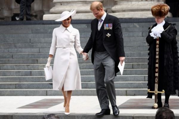 Мира не будет: принц Гарри собирается потребовать извинений от королевской семьи